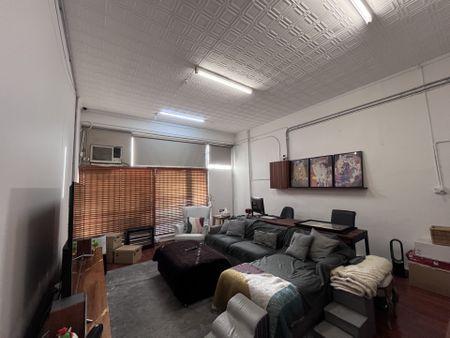3 BEDROOM MODERN COMFORTABLE HOME WITH 4 SPLIT SYSTEMS - Photo 3