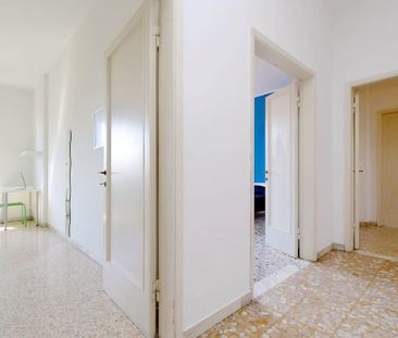 Bright room in Via Bellini - Photo 5