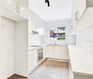 Luxuriously Designed Sun-Kissed Renovated Two Bedroom Oasis - Photo 4