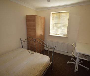 4 bedroom terraced house to rent - Photo 4