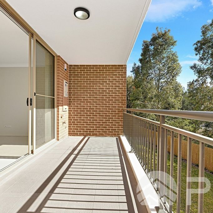 Two bedrooms apartment in Holroyd Garden park - Photo 1