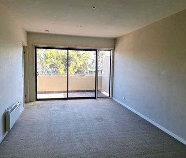 16/2 Greenfield Drive, Clayton VIC 3168 - Photo 2