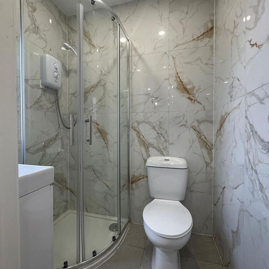 De Salis Road, Uxbridge UB10, London - Photo 1