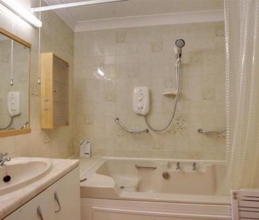 1 bedroom retirement property to rent - Photo 3