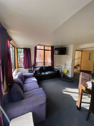 Centrally located boarding house room with studio rooms available now. - Photo 1