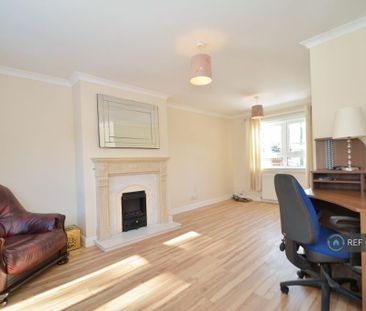 2 bedroom end of terrace house to rent - Photo 3