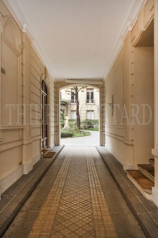 Appartement • Val de Grace - Photo 2