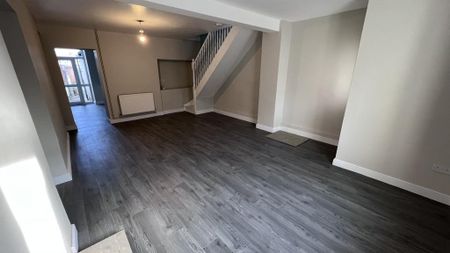 3 bedroom terraced house to rent - Photo 2