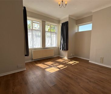 Garlands Road, Leatherhead, Surrey, KT22 7EZ - Photo 3