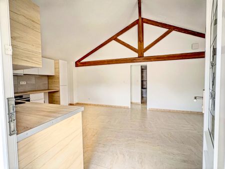 Location Appartement 3 pièces 54m² LAMBESC 13410 - Photo 2