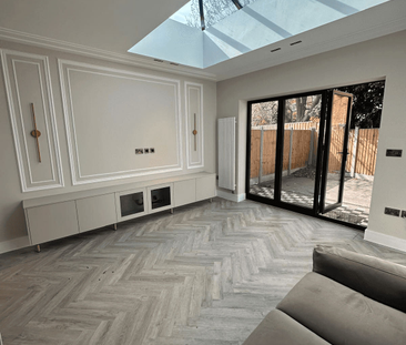 Arlington Gardens, Ilford, IG1 - Photo 1