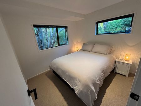 Beach Cottage in Narrow Neck - Photo 3