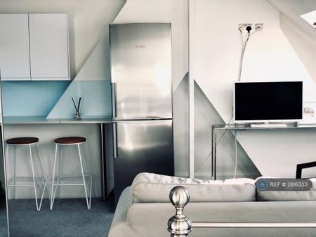 Studio to rent - Photo 3