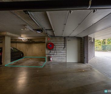 LICHTRIJK APPARTEMENT MET 2 SLAAPKAMERS EN PARKEERPLAATS AAN HET CE... - Photo 2