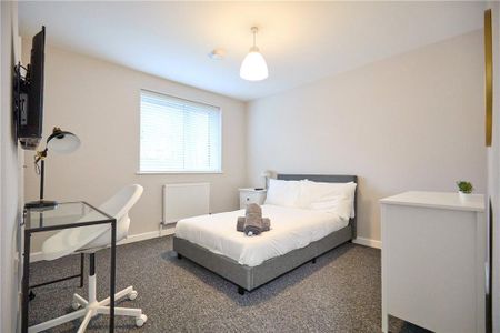 6 bedroom end of terrace house to rent - Photo 3