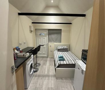 Studio to rent - Photo 1