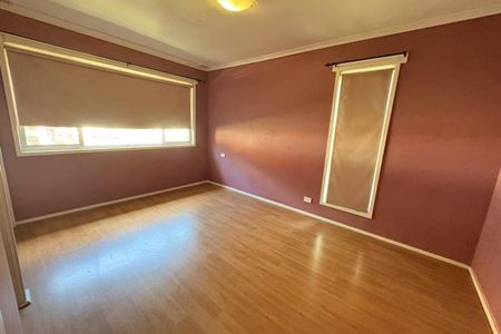 3 BEDROOM HOME WITH IN-GROUND POOL!!! - Photo 2