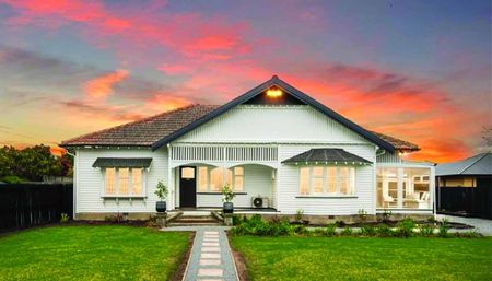 Spacious 3-Bedroom, 2-Bathroom House - Photo 5