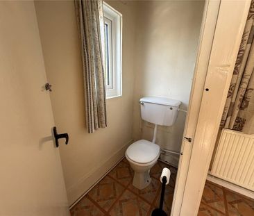 2 bedroom end of terrace house to rent - Photo 6