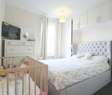 2 Bedroom Maisonette, Santos Road, London SW18 - Photo 5