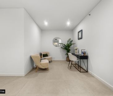MGM MARTIN – OVERSIZED ONE BEDROOM + STUDY APARTMENT - Photo 2
