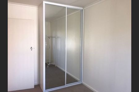 Two bedroom unit in quiet location - Photo 4