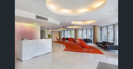 Sunlit Furnished Apartment With Study - Photo 3