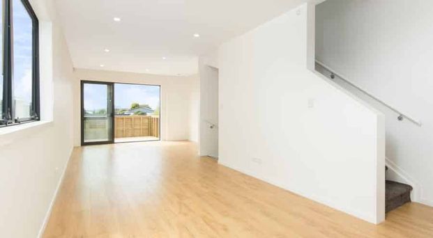 Modern 3-Story Townhouse: Perfect Vertical Living! - Photo 1