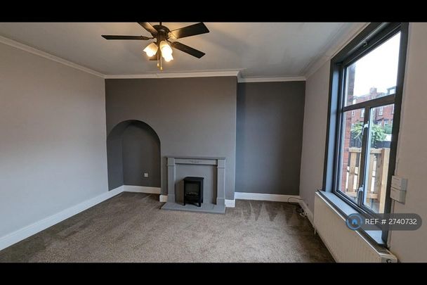 2 bedroom terraced house to rent - Photo 1