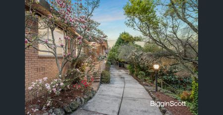 Grand Family Home with Outstanding Indoor Outdoor Living - Photo 4