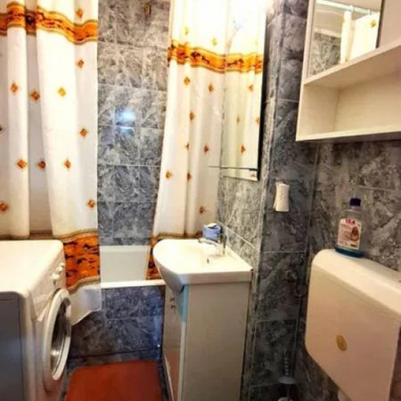 Garsonieră modernă, complet utilată – la 5 minute de Ma - Fotografie 4