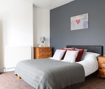 3 bedroom terraced house to rent - Photo 4