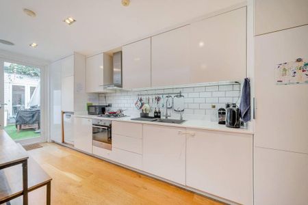 3 bedroom mews to rent - Photo 5