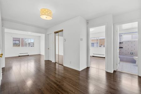 Condo for rent, Montréal (Saint-Laurent) - Photo 2