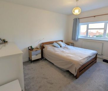 4 bedroom semi-detached house to rent - Photo 4