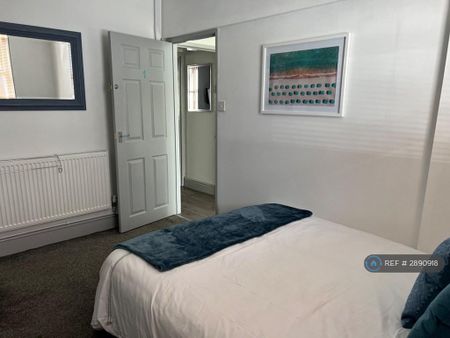 1 bedroom in a house share to rent - Photo 5