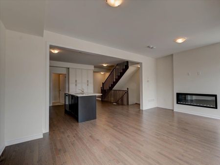 For Lease - 22 Griffith Street, Aurora, Ontario - Photo 3