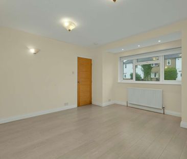 A newly refurbished three bedroom property combining generous livin... - Photo 1