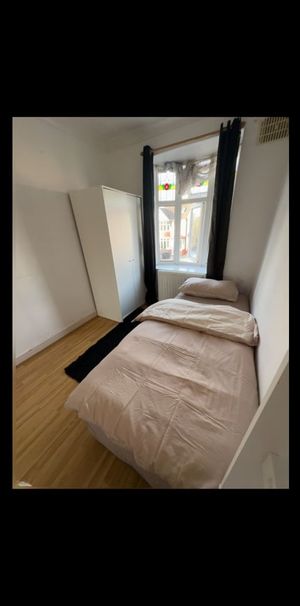 Room in a Shared House, Capel Gardens, IG3 - Photo 1