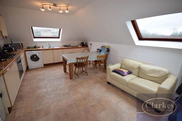 3 bedroom flat to rent - Photo 1