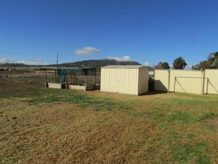 FOUR BEDROOM FAMILY HOME. - Photo 5