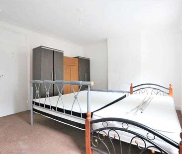 Creighton Avenue, East Ham, E6 - Photo 5