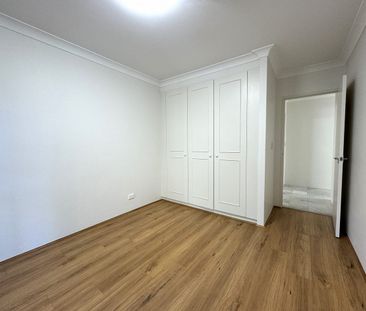 Newly renovated, 2 bed, 1 bath, 1 pkg with A/C and timber flooring - Photo 3