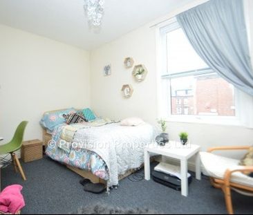 5 Bedroom House in Hyde Park Leeds - Photo 6