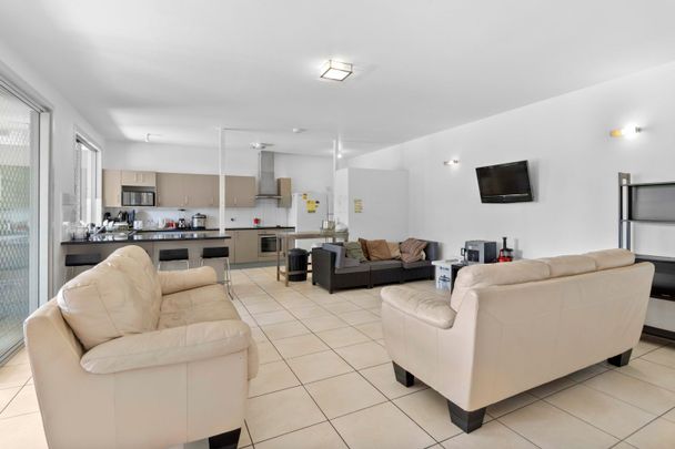 2/52 Bromley Street, Kangaroo Point QLD 4169 - Apartment For Rent | Domain - Photo 1