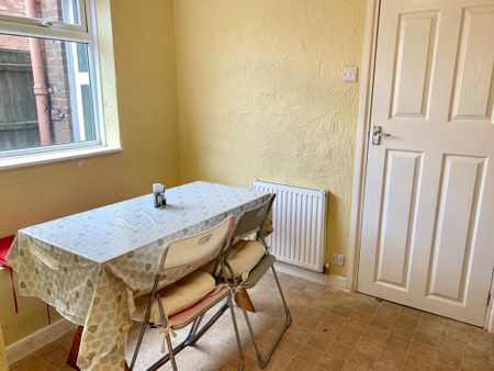 AVON ROAD, CHARMINSTER (P01268) - Photo 2