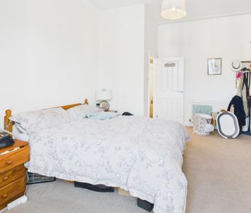 2 bedroom ground floor flat to rent - Photo 1