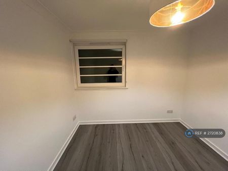 3 bedroom flat to rent - Photo 5