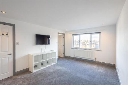 4 bedroom terraced house to rent - Photo 4