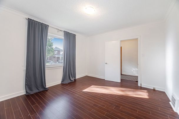 For Lease - 56 Ash Crescent, Toronto, Ontario - Photo 1